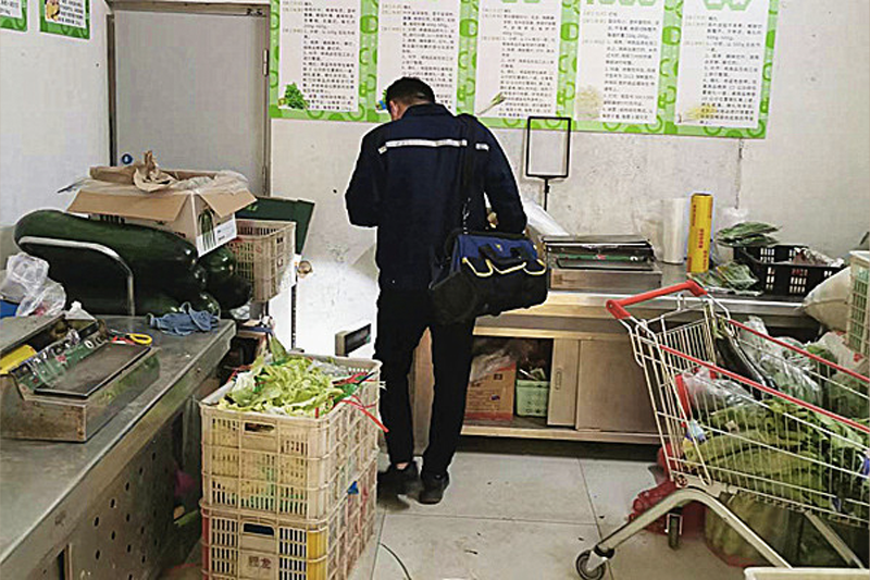 超市灭蟑螂